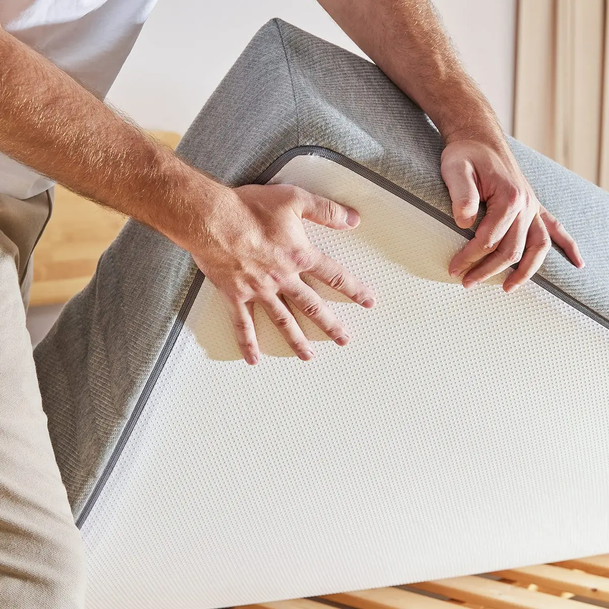 2025 如何打造理想卧室的睡眠环境：从床垫选择到空间布局的全方位指南