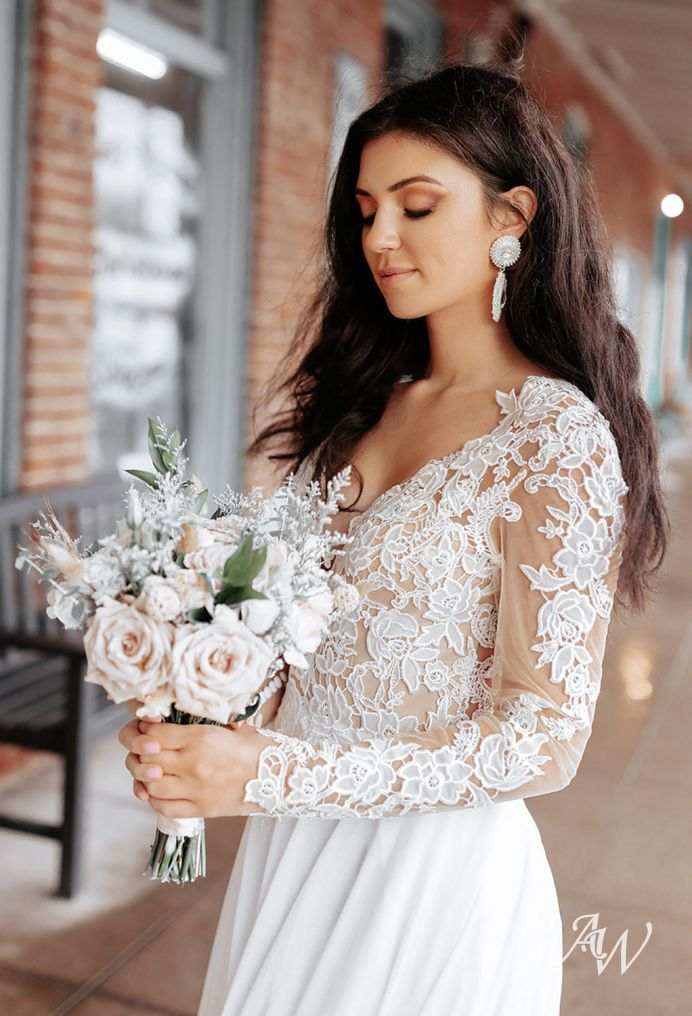 春夏婚礼穿搭指南：AW Bridal 花卉连衣裙推荐与选购技巧