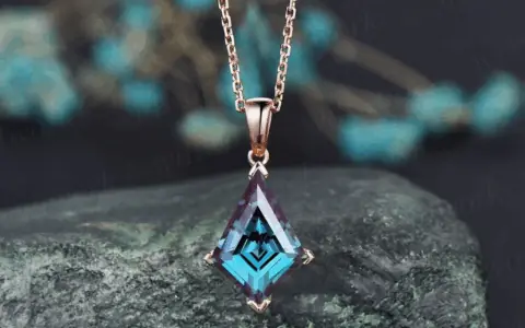 5 个适合情侣纪念日定制珠宝搭配推荐