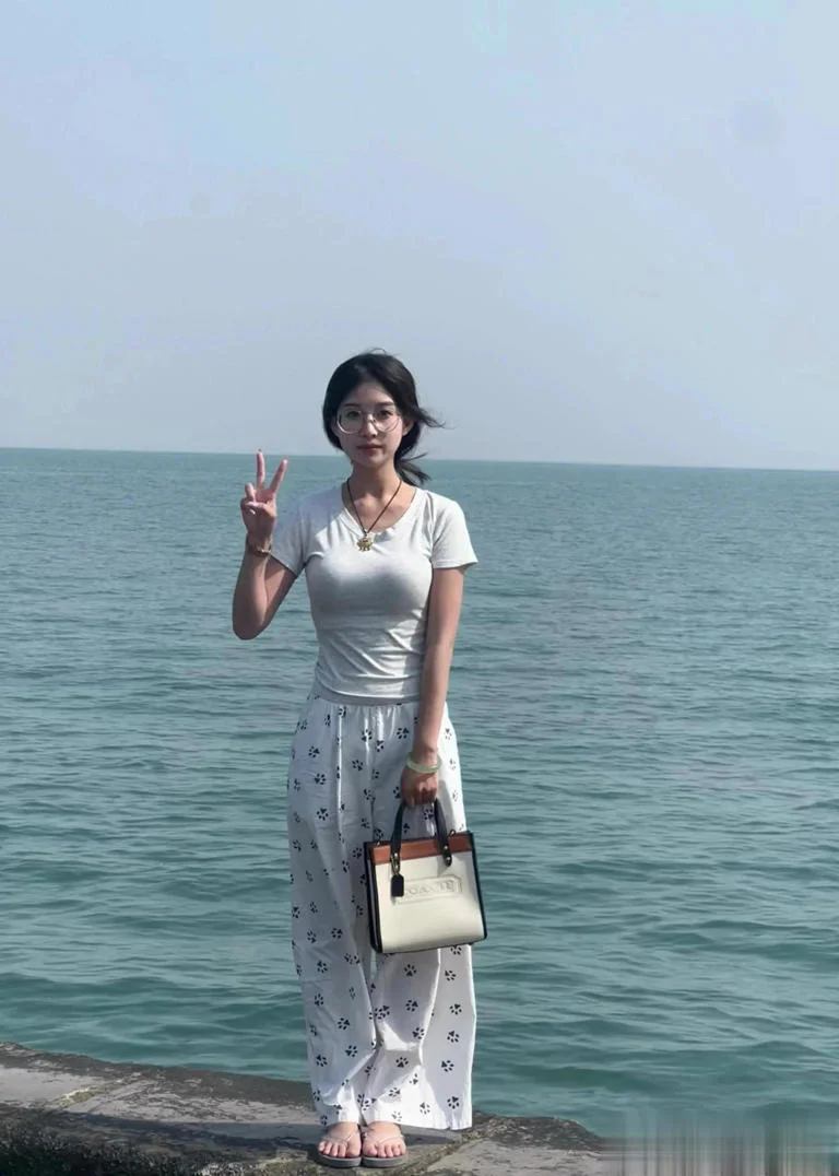 2026 海边摄影技巧指南之拍摄妹子