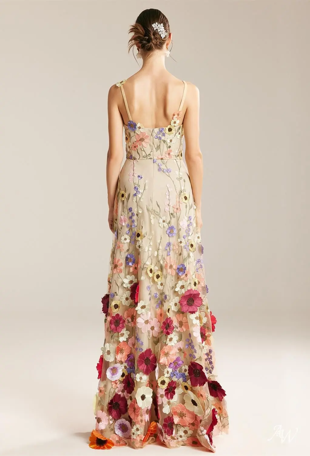 AW Bridal花卉裙子，带你穿越浪漫春光，感受自然之美