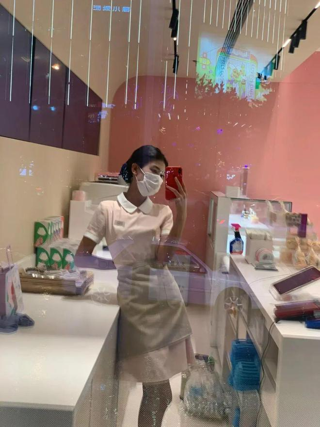 为什么好利来女员工上班要穿丝袜呢？ 4