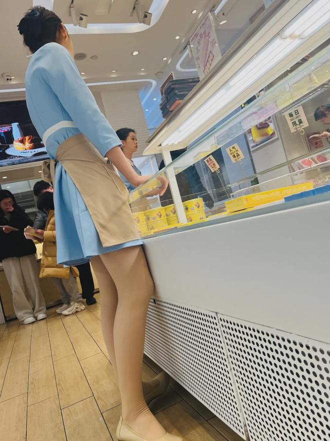 为什么好利来女员工上班要穿丝袜呢？ 10