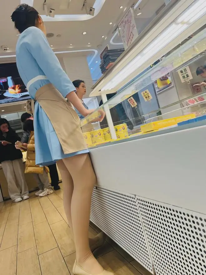 为什么好利来女员工上班要穿丝袜呢? 11 为什么好利来女员工上班要穿丝袜呢? 10