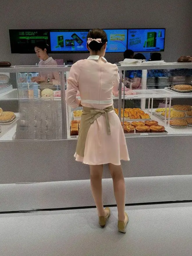 为什么好利来女员工上班要穿丝袜呢? 14 为什么好利来女员工上班要穿丝袜呢? 13