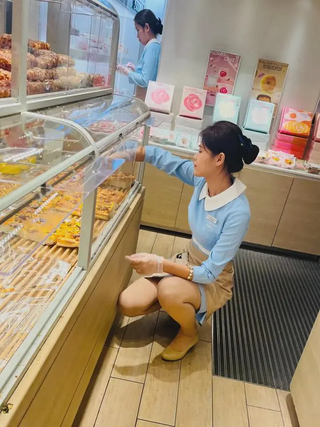 为什么好利来女员工上班要穿丝袜呢? 15 为什么好利来女员工上班要穿丝袜呢? 14