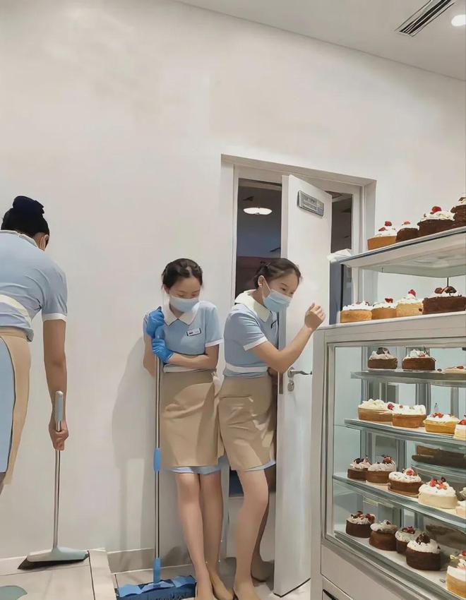为什么好利来女员工上班要穿丝袜呢？ 17