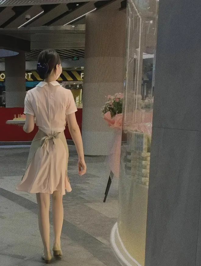 为什么好利来女员工上班要穿丝袜呢? 21 为什么好利来女员工上班要穿丝袜呢? 20