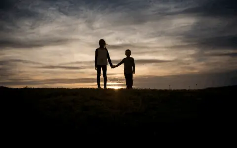 女怕午时生男怕子夜临是什么意思？