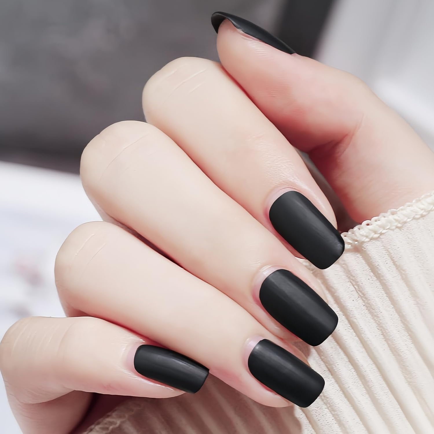 男士涂指甲油新手教程｜从零开始，打造干净利落的指尖风格