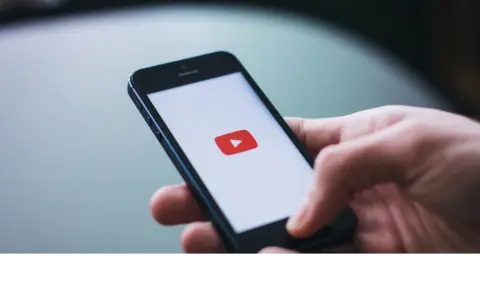 YouTube运营必看：自己刷播放量会封号吗？揭秘油管播放量底层逻辑