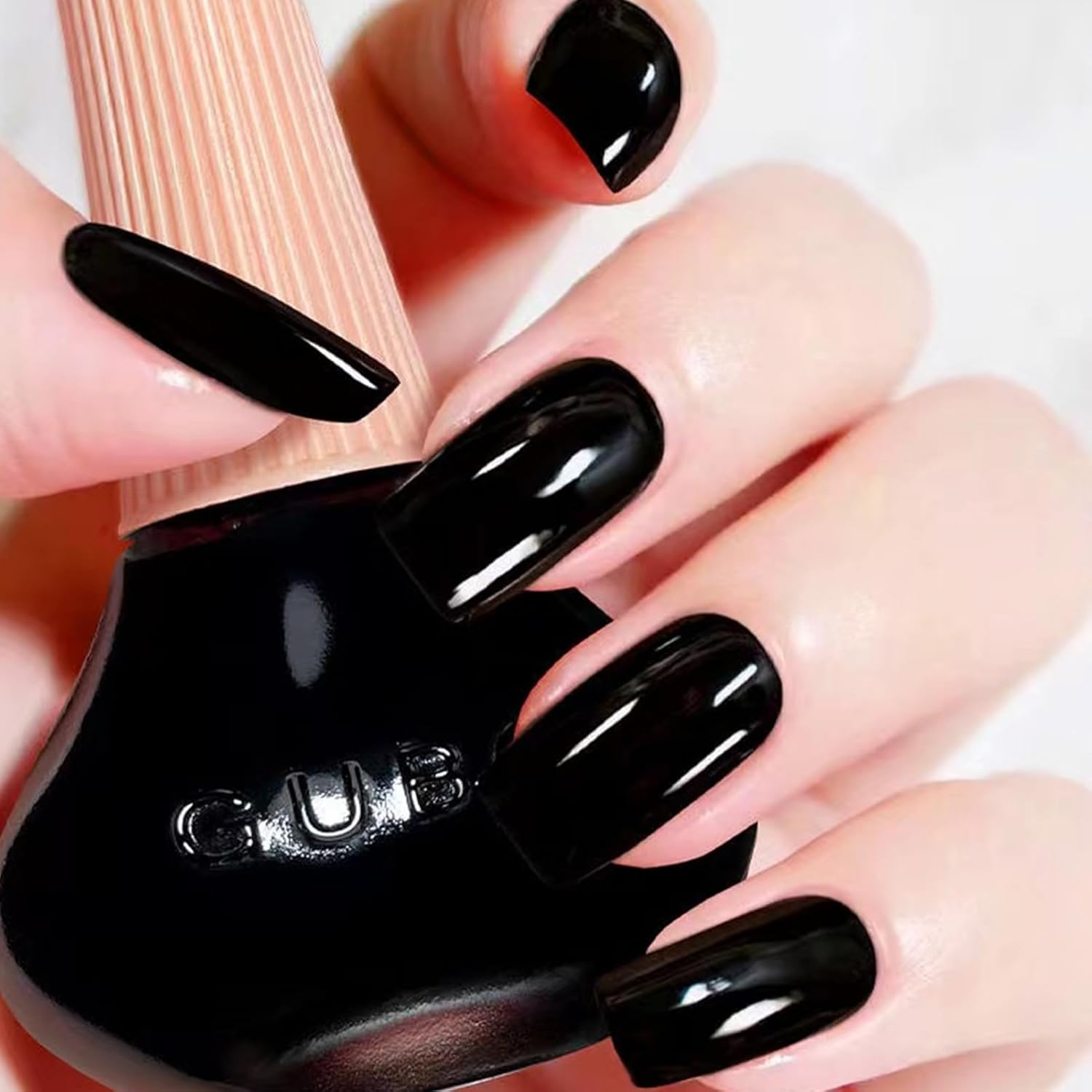 男士涂指甲油新手教程｜从零开始，打造干净利落的指尖风格