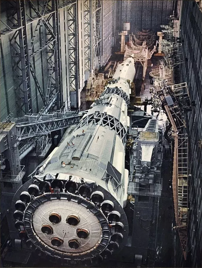 牛逼的马斯克再次改写历史，SpaceX “重型猎鹰"登顶世界运力最强运载火箭 15