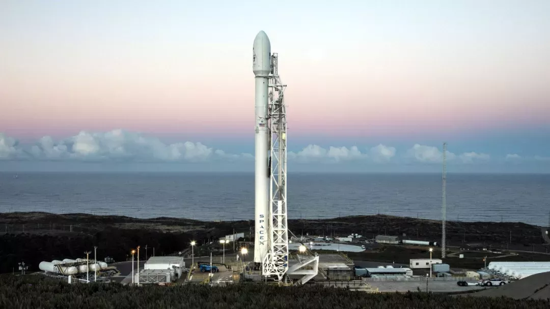 牛逼的马斯克再次改写历史，SpaceX “重型猎鹰"登顶世界运力最强运载火箭 16
