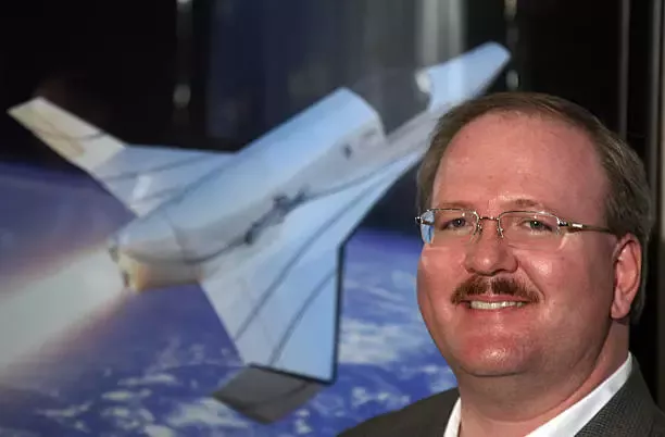 牛逼的马斯克再次改写历史，SpaceX “重型猎鹰"登顶世界运力最强运载火箭 24