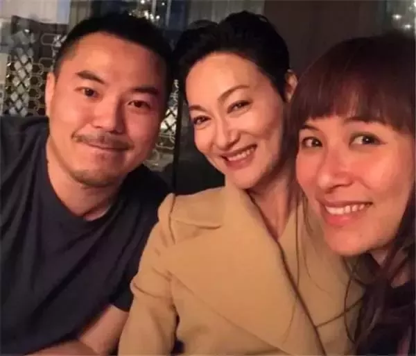 模特出身港片野性艳星代表成功洗白后成为辣妈 20
