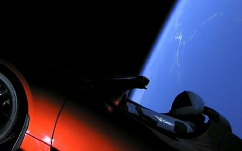 牛逼的马斯克再次改写历史，SpaceX “重型猎鹰"登顶世界运力最强运载火箭