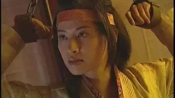 模特出身港片野性艳星代表成功洗白后成为辣妈 12
