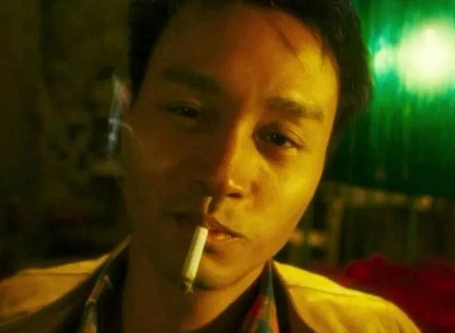 盘点电影中男明星吸烟很帅的12个镜头你看过几部？ 24