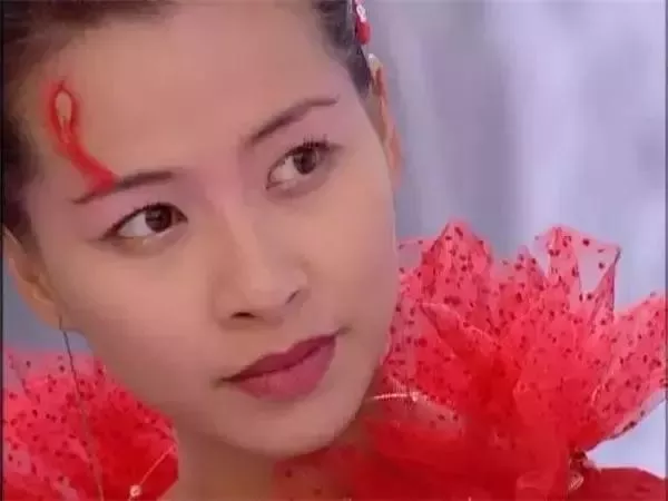 模特出身港片野性艳星代表成功洗白后成为辣妈 16