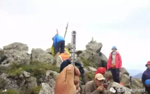 低调的奢华儒雅中隐藏着内敛的杀气