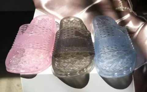 网袜之后肉丝要火？这4大趋势单品要让你女朋友秒变“老奶奶”style