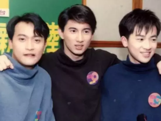 吊带袜露点 穿透视装 印象里的小虎队陈志朋怎么变妖男 6