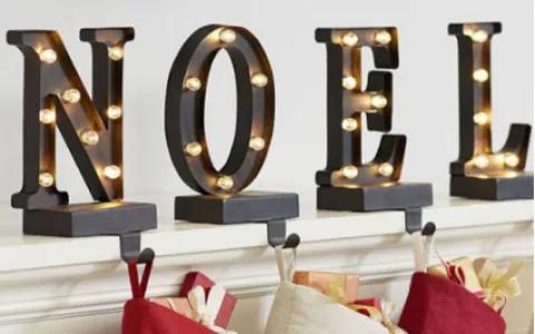 圣诞节礼物大潮来袭？这13款个性化长筒袜挂钩必不可少