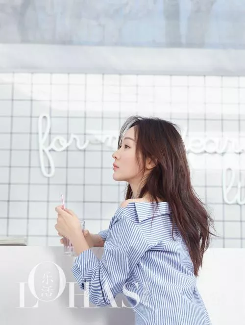 37岁霍思燕和儿子拍杂志封面 当妈的却输给了儿子 3