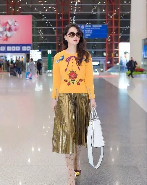 伊能静穿上3000块的透视网袜 大家却直呼辣眼睛(图 1