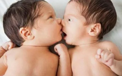 对于双胞胎宝妈的母乳喂养之路如何进行！