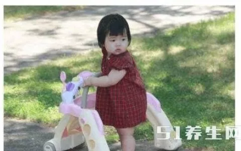 新生婴幼儿三项远离! 宝爸宝妈请注意了