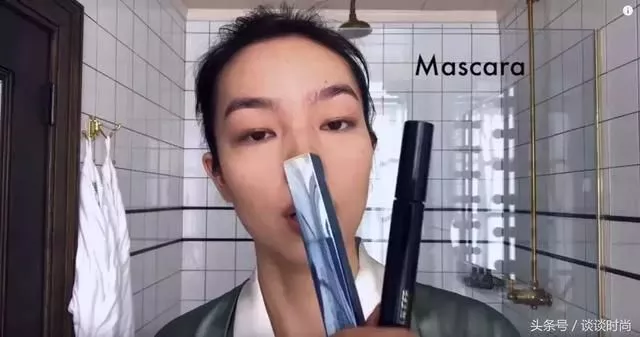 超模刘雯出化妆视频了!教你五步画出素颜裸妆再急也要美妆! 15