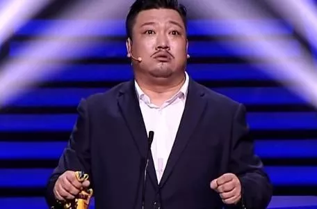 霸道萌叔”贾冰 突然火起来的喜剧人会成为下一个陈佩斯吗？