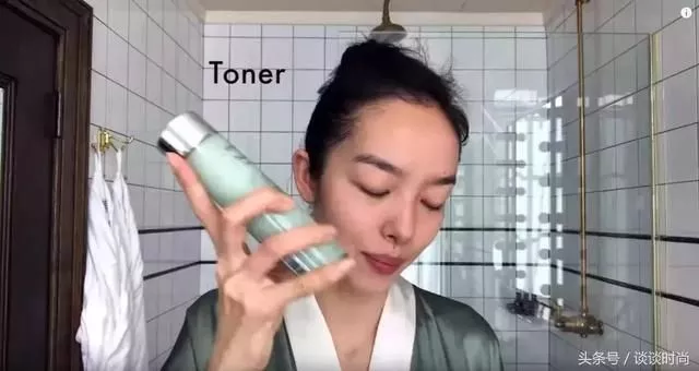 超模刘雯出化妆视频了!教你五步画出素颜裸妆再急也要美妆! 11