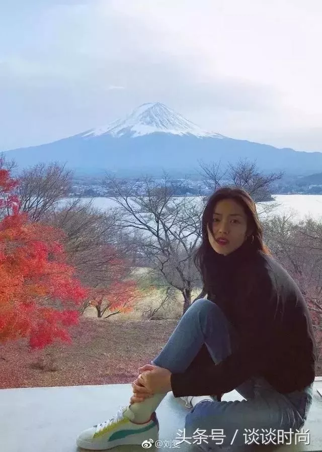 超模刘雯出化妆视频了!教你五步画出素颜裸妆再急也要美妆! 7