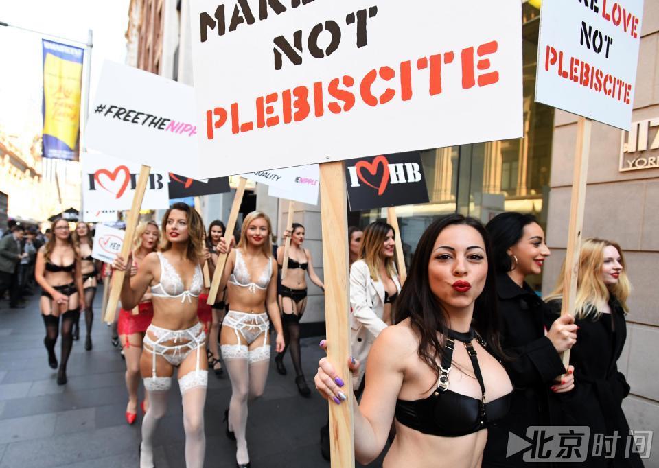 悉尼数十模特快闪游行 为同性婚姻合法化投票造势 2