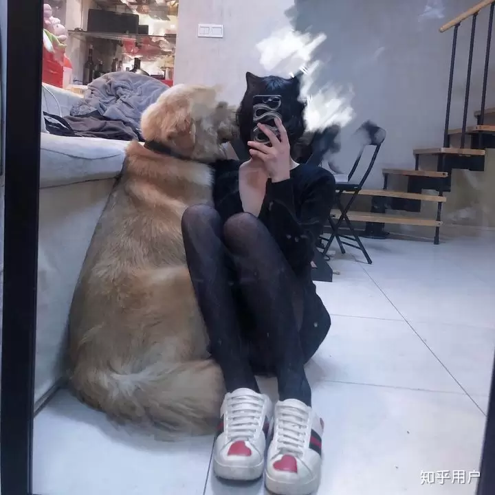 为什么中国女性经常穿连裤袜而不穿长筒袜？