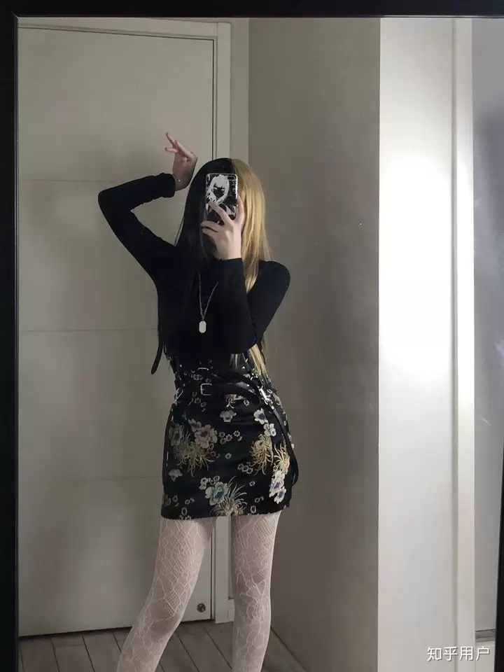 为什么中国女性经常穿连裤袜而不穿长筒袜？