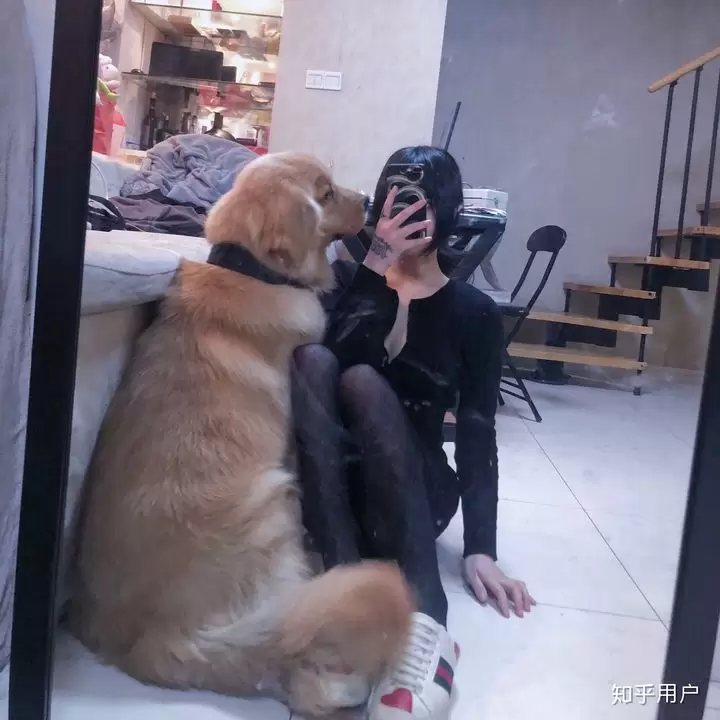 为什么中国女性经常穿连裤袜而不穿长筒袜？