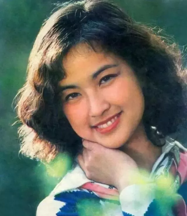 刘晓庆走红毯穿丝袜被嘲笑：总拿“老”讽刺女人这一招不好使了 8
