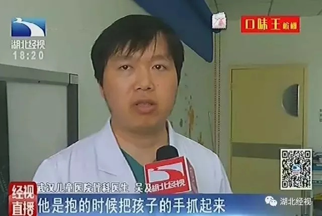 玩“抖音”出事了！2岁宝宝被爸爸180度翻转头部着地、脊髓严重受损……太痛心了！