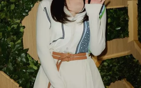 组图：吴涟序出席时尚活动脸僵硬 凉鞋配黑丝袜亮相