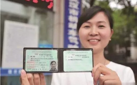 新手刚拿到驾驶证到底适合买新车还是二手车？很多人都会选错！