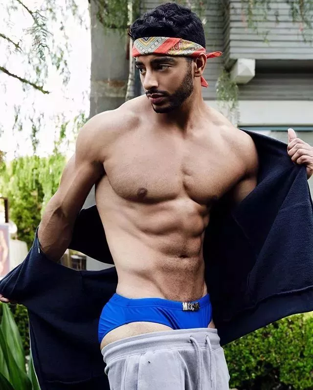 她”用了19年跨越性别！变性后成为了全世界最性感的内裤男模 4