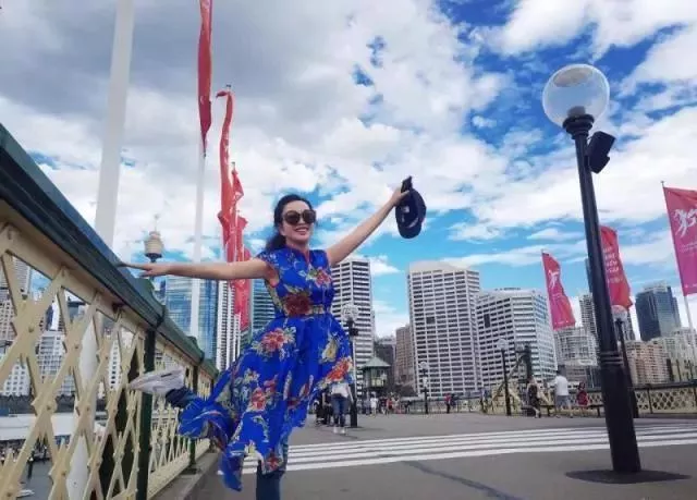 刘晓庆走红毯穿丝袜被嘲笑：总拿“老”讽刺女人这一招不好使了 12
