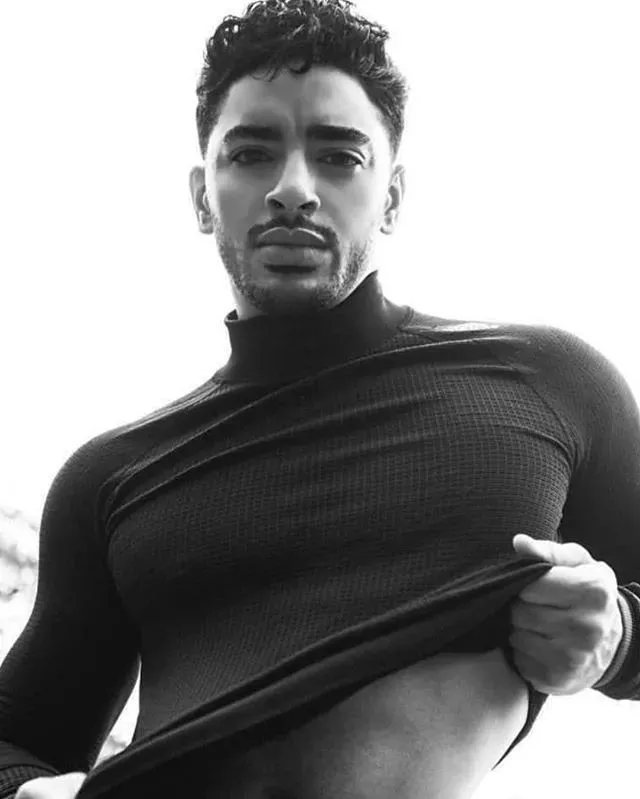 她”用了19年跨越性别！变性后成为了全世界最性感的内裤男模 9