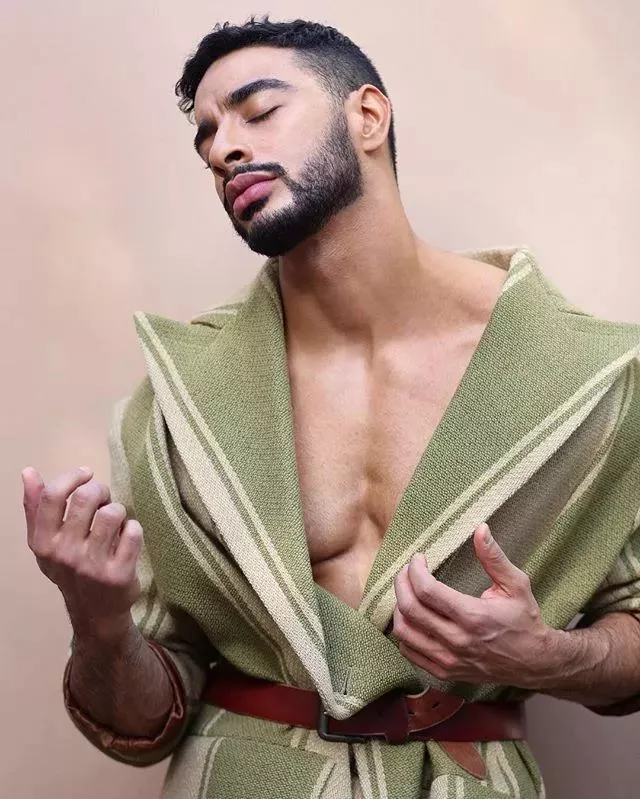 她”用了19年跨越性别！变性后成为了全世界最性感的内裤男模 18