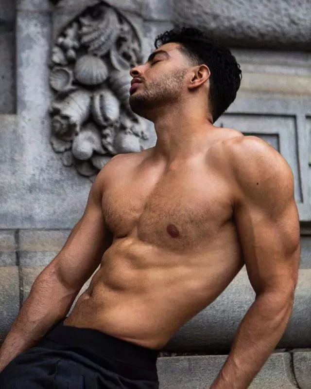 她”用了19年跨越性别！变性后成为了全世界最性感的内裤男模 5