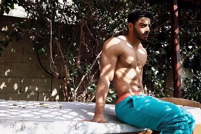 她”用了19年跨越性别！变性后成为了全世界最性感的内裤男模 12